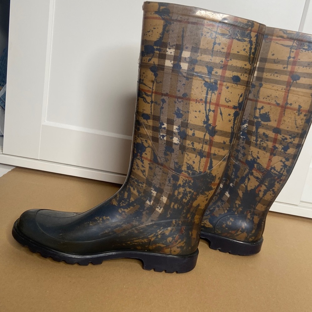 Burberry boots